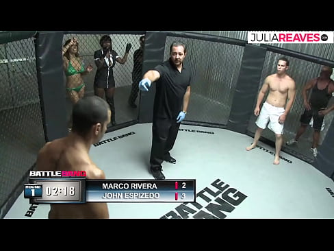 ❤️ Ultimate Fighter Ficks eng Nummer Meedchen direkt no engem Kampf am Ring Sex bei eis ﹏
