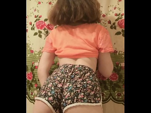 ❤️ Sexy jonk Babe deet hir Shorts op der Kamera of Sex bei eis ﹏