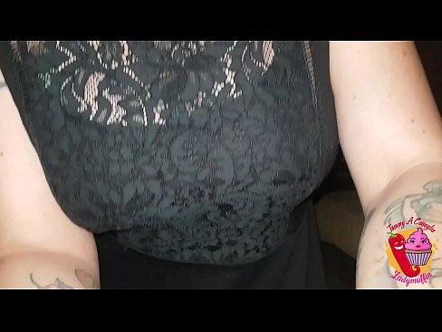 ❤️ Slutty Stéifschwëster gëtt him e blowjob a Spuenesch Sex bei eis ﹏