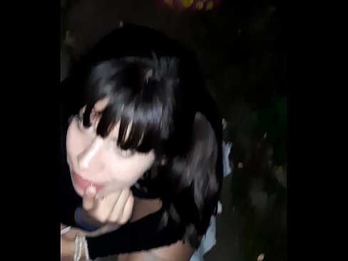 ❤️ Op der Strooss geschwollen Penis am Austausch fir Séissegkeeten Sex bei eis ﹏