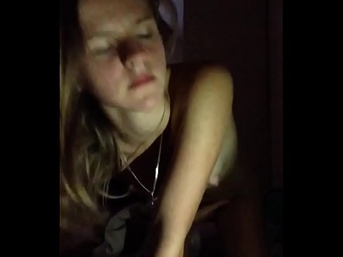 ❤️ E Meedchen masturbéiert a kummt Sex bei eis ﹏